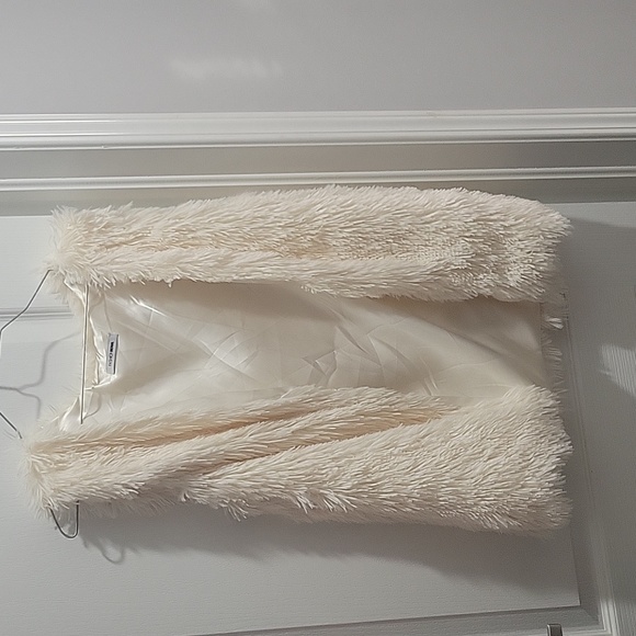 Faux fur vest - Picture 1 of 3